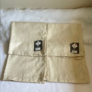 Waterford Linens LUCIDA Set of 4 Table Napkins.